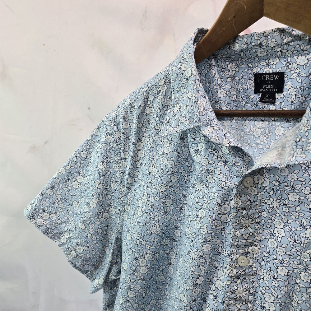 J Crew Shirt Mens XL Light Blue Floral Button Up Short Sleeve Printed Flex Camp
